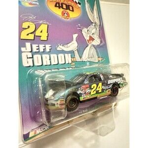 Action Jeff Gordon 2001 Monte Carlo 400 1:64 Diecast 24 DuPont Looney Tunes NIB